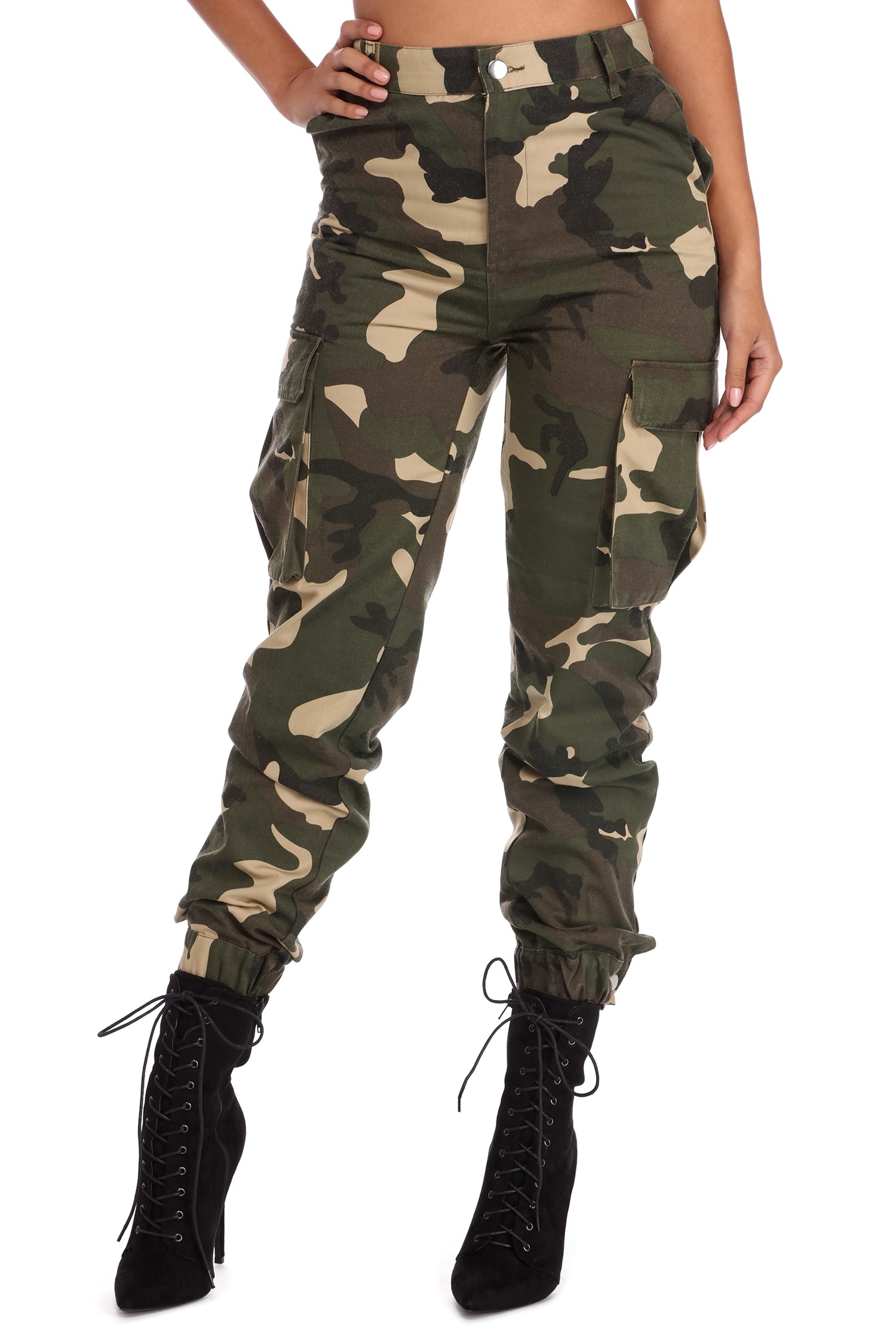 Camouflage Pants – Combine pants with camouflage pattern correctly