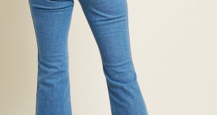 Flared jeans wrangler wrangler x mc rainbow radiance flared jeans - 33 in. medium blue APIFIZB