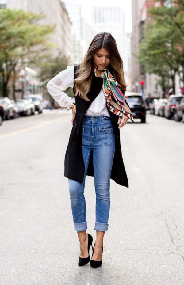 high waisted jeans outfit this combo is the ultimate in parisian chic. pam hetlinger layers the look  with a CUYFPOJ