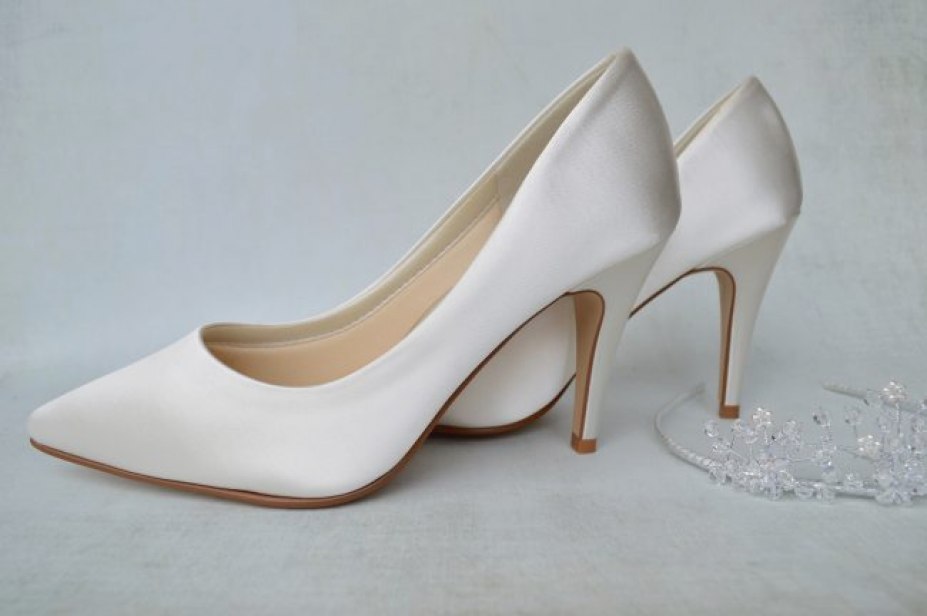 Rainbow Bridal Shoes dyeable wedding shoes unique not just any wedding shoes but rainbow club  dyeable ROUNNOY
