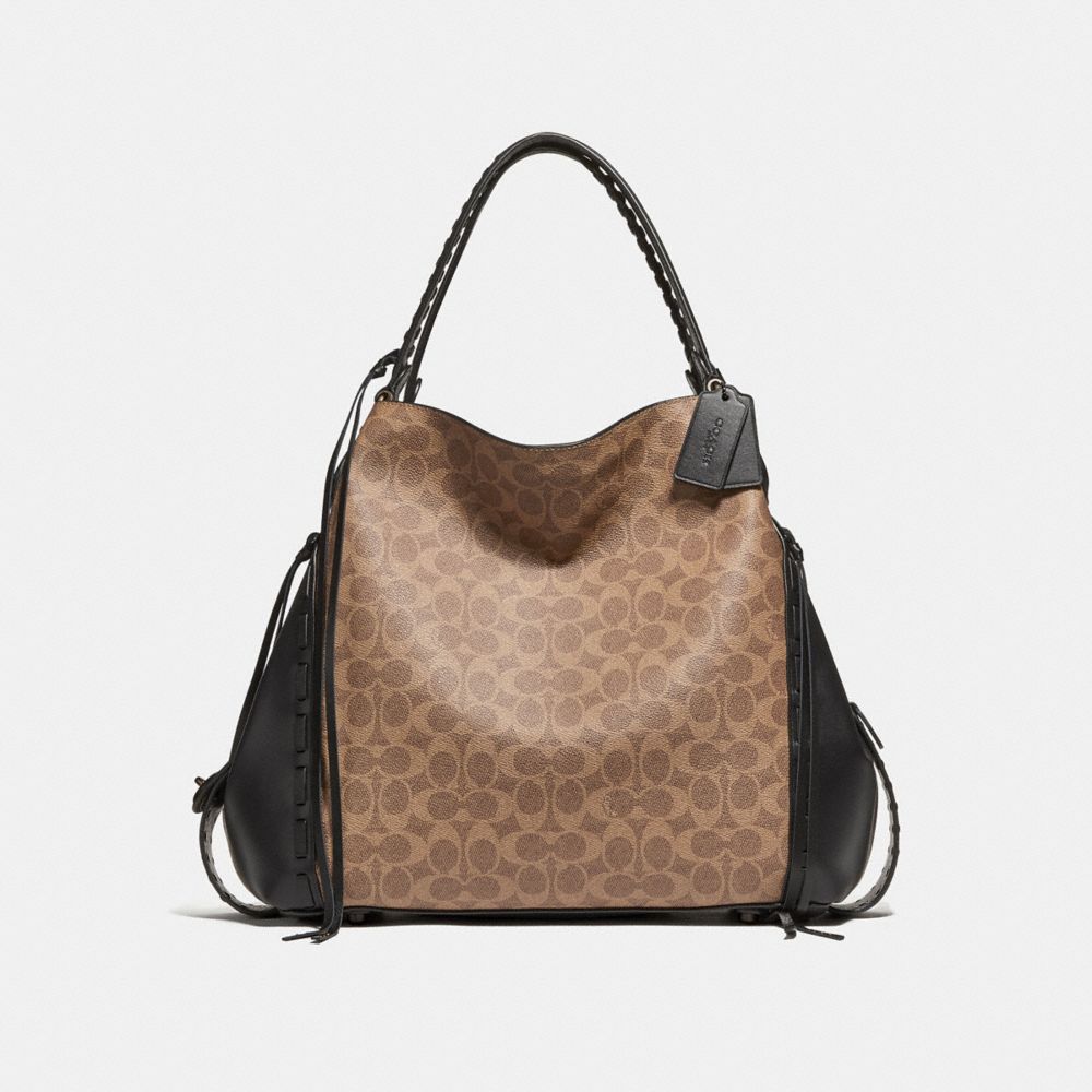 Shoulder bags: from casual to elegant