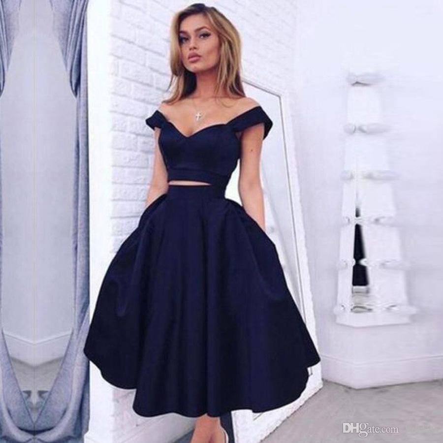 A cocktail dress in blue scores on noble events