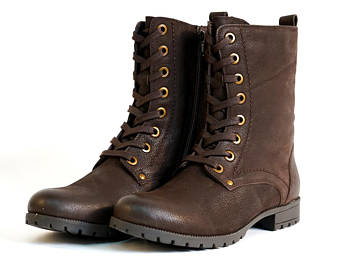 Women’s boots in brown are practical and chic
