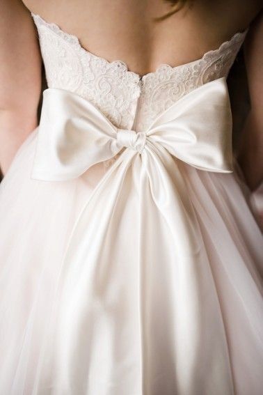 love bows on the back of wedding dresses