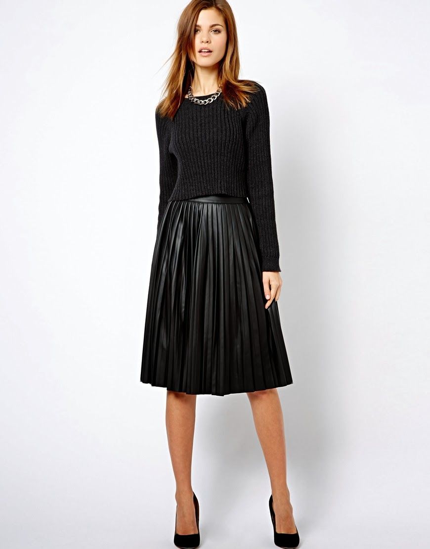 A stylish skirt for a funeral – discreet in cut and color