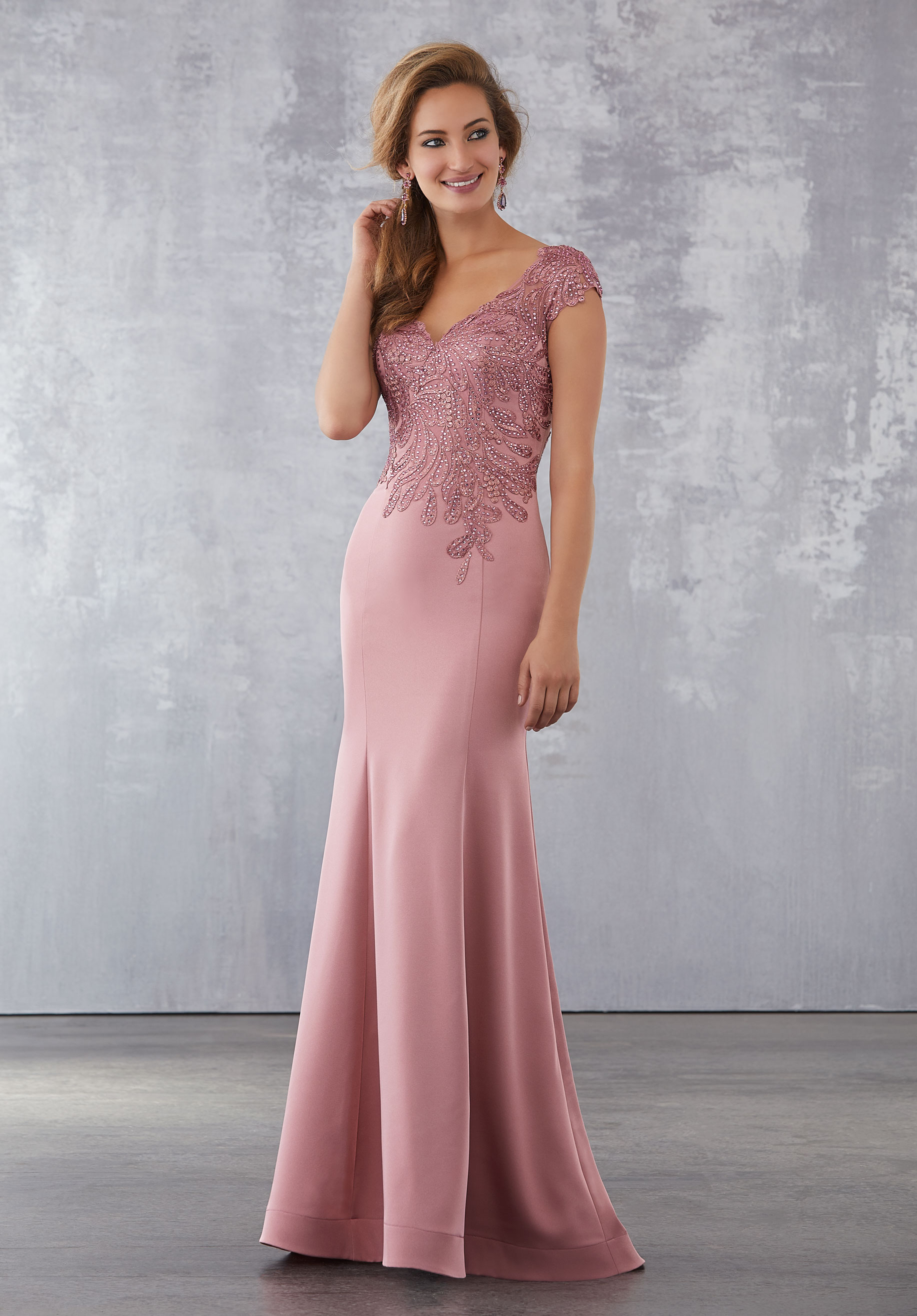 Tastefully combine the dress for the special occasion