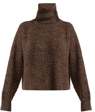 Brown sweater A color to combine