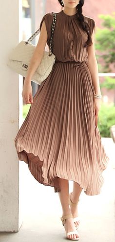 beautiful pleats! I used to have a salmon colored dress like this but the  sleeves