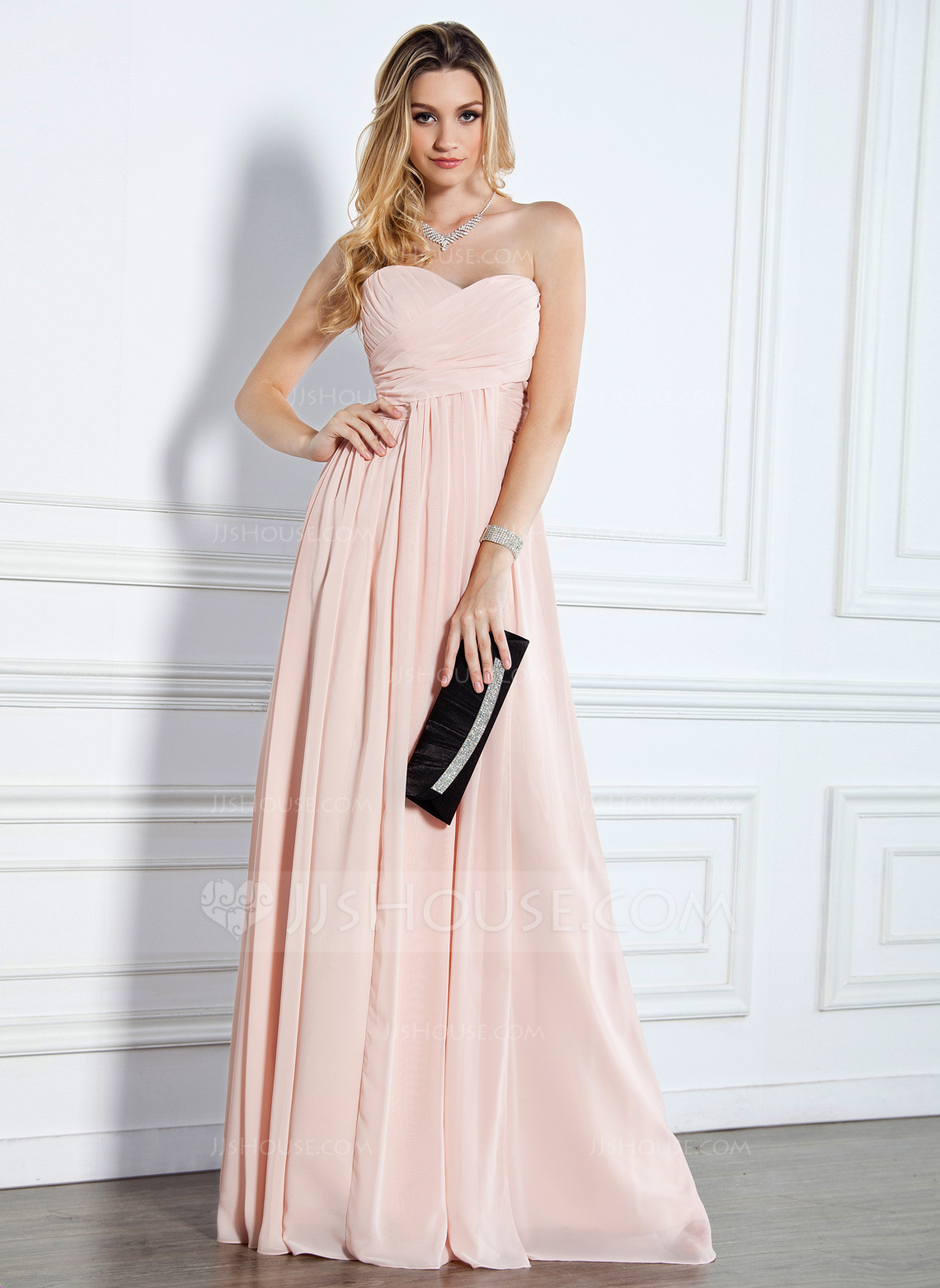 Knee length evening dresses from classic to extravagant