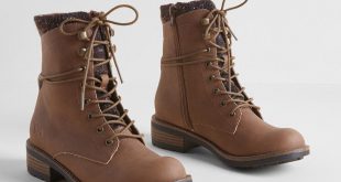 Lace-Up Boot in Brown Saddle Brown. Heads