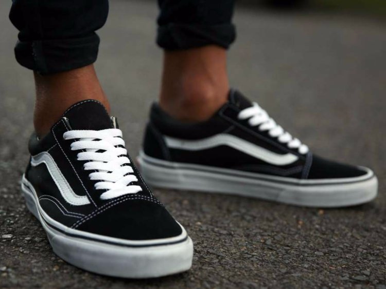 10 black sneakers you can wear every day - Business Insider
