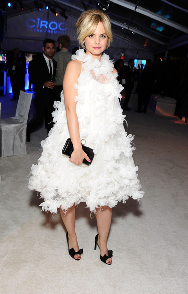 Mena Suvari Wears an Extravagant 2012 Oscars Party Dress - Celebrity