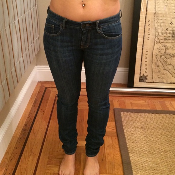 JEANS IN SIZE 28