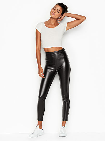 From casual to elegant: casual outfits with leather leggings