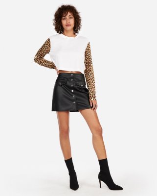 Casual and attractive casual looks with leather skirt