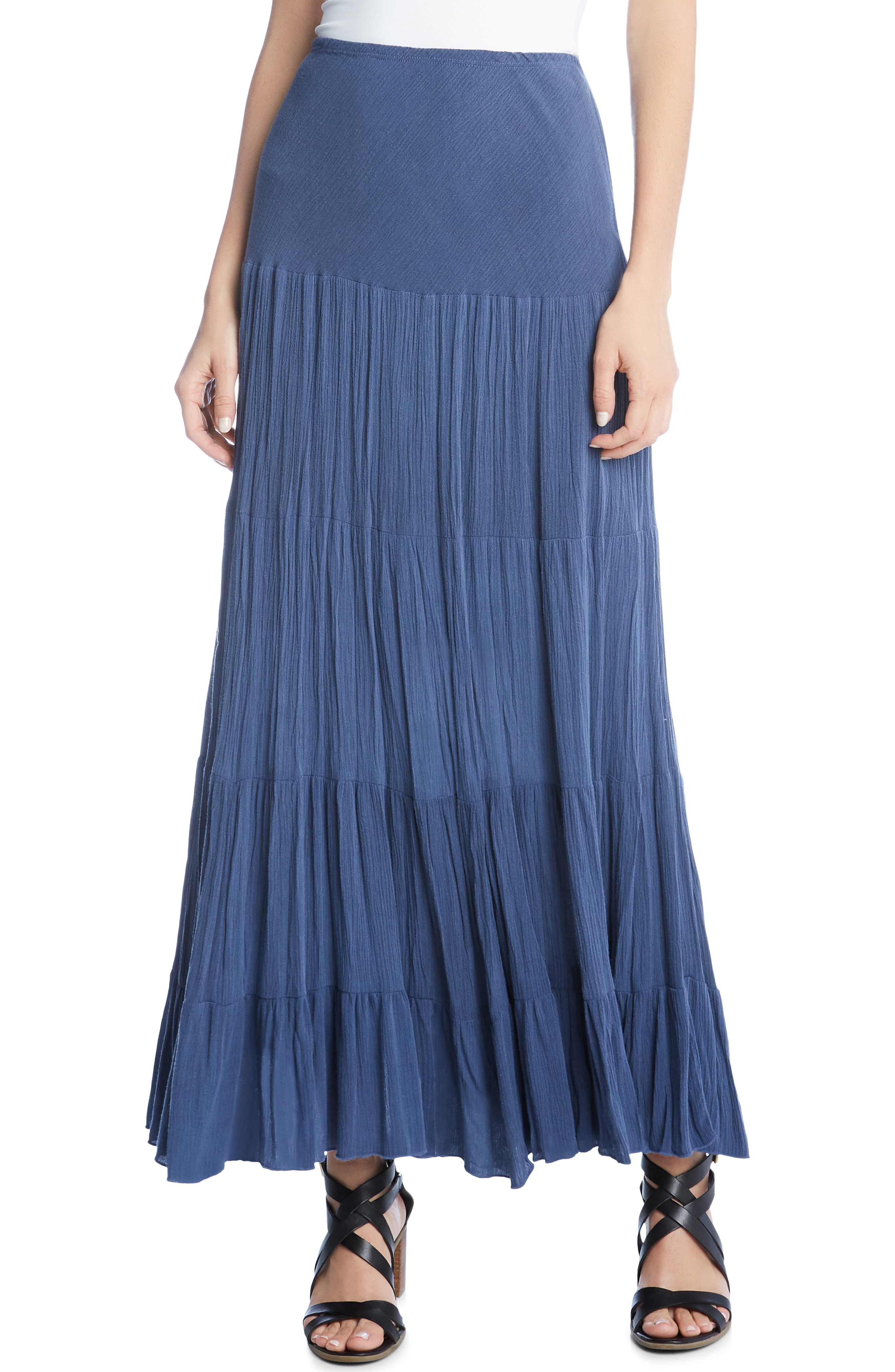 Sexy and elegant: the maxi skirt