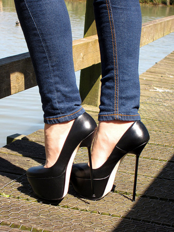 RoSa Shoes Video and Photo Galleries - Stiletto High Heels by RoSa Shoes