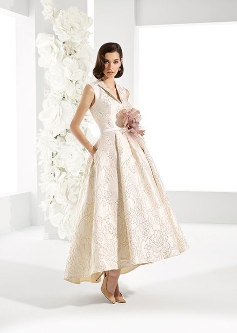 registry office wedding outfits | Bride's wedding dresses for