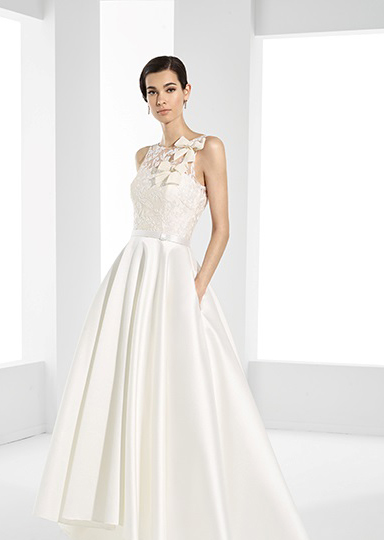 Bride's wedding dresses for registry office ceremonies